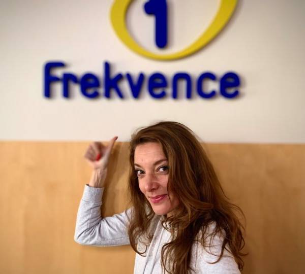Host Frekvence 1